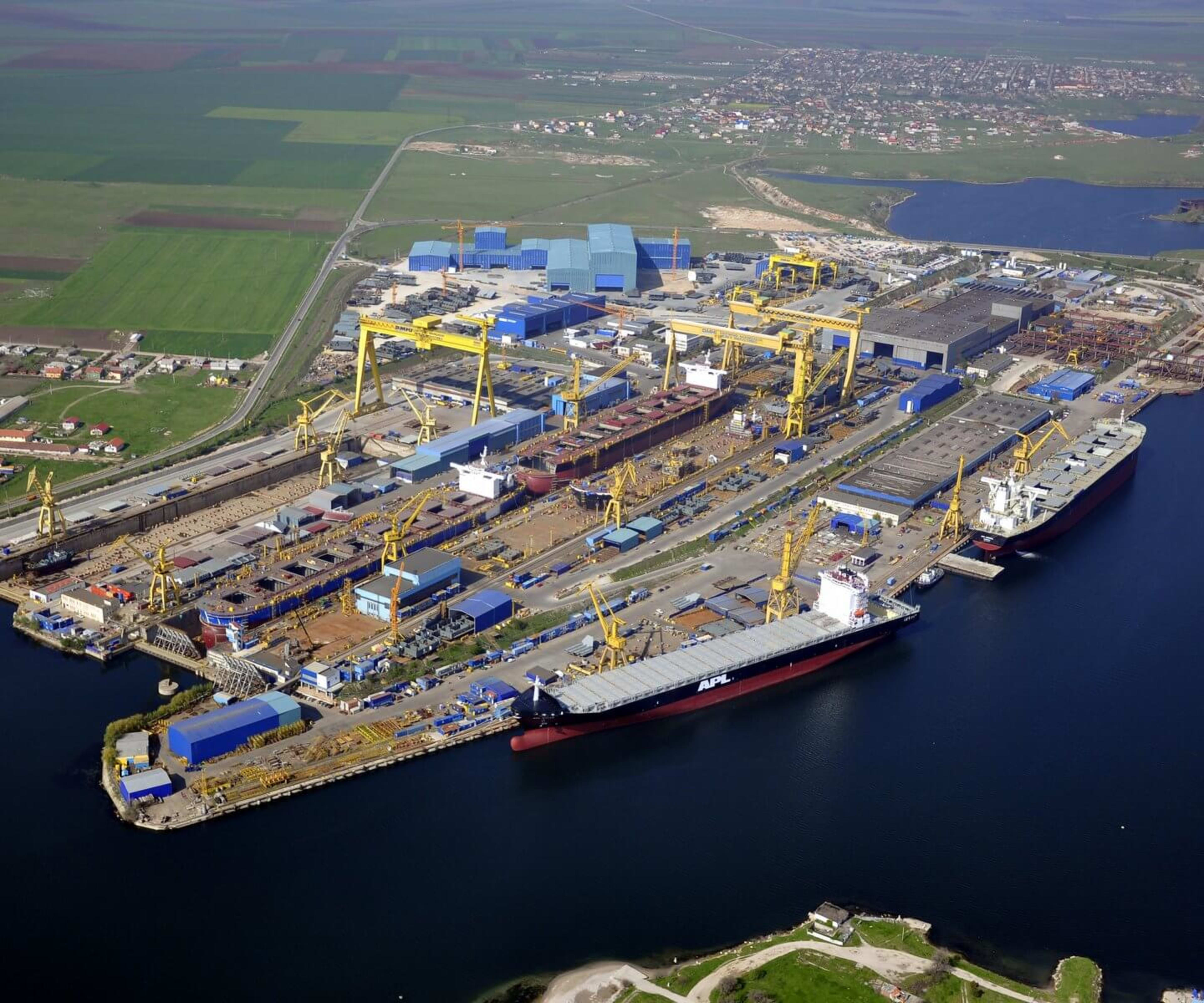 Погода судоверфь. Daewoo Shipbuilding & Marine Engineering (DSME). Damen Shipyards верфь. Судостроительный завод Северная верфь. Дамен голландская верфь.