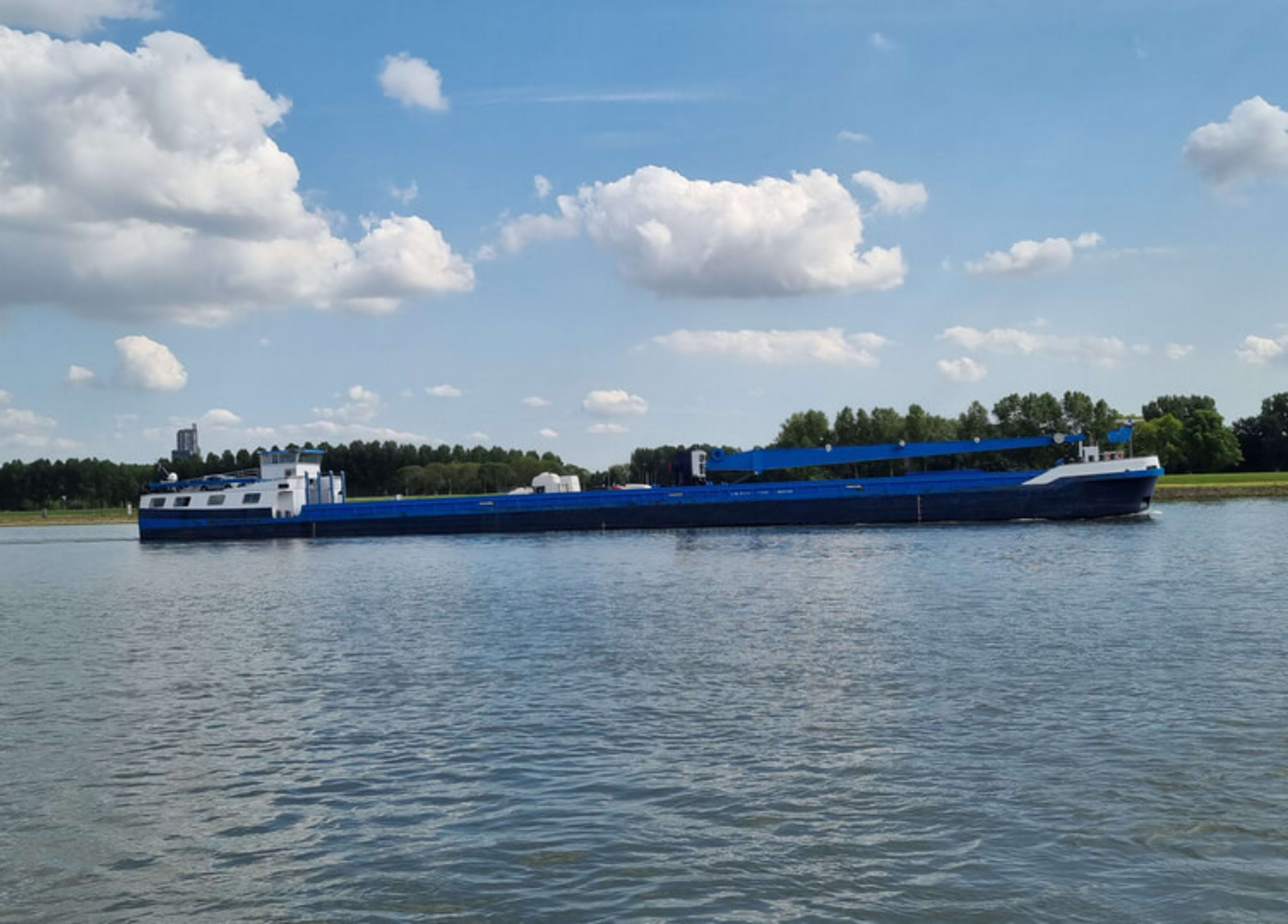 Used inland container barge with crane